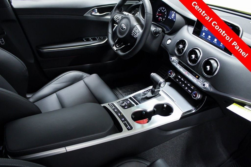 Illustration for article titled Whoever Created The Dealer Ads For These Kia Stingers Must Have A Sense Of Humor